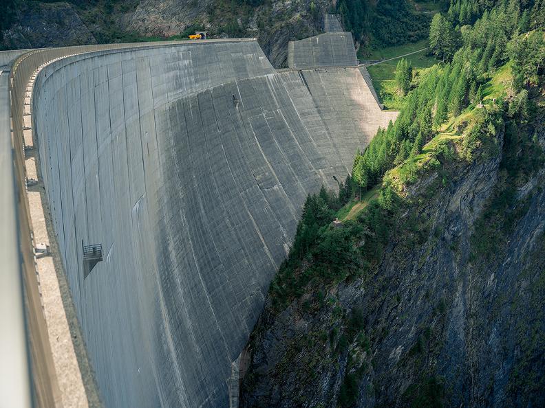 Image 4 - Sport climbing - Luzzone Dam